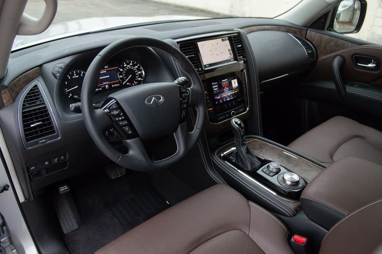 2021英菲尼迪qx80,qx60英菲尼迪2021 2021款英菲尼迪qx80:锃光瓦亮的额头不再那么闪耀夺目